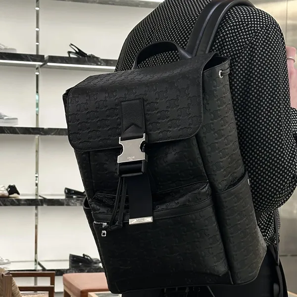 お早めに★【セリーヌ】ブラックトリオンフエンボスバックパック パチモン 120813GLK.38SI