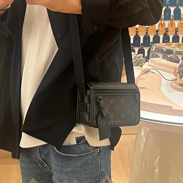 世界中で大人気【ルイヴィトン】ボスフォール・ウェアラブル ウォレット N級品 M12599