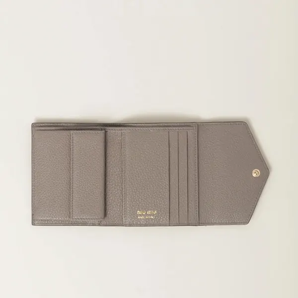ミュウミュウ ヴィッテロダイノレザー 折り財布 コピー 25032802