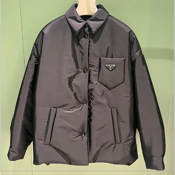 即日配送プラダ リナイロン 軽量 パデッドジャケット 偽物 ロゴ付 pd253282