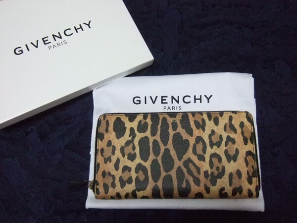 ◆GIVENCHY ジバンシィスーパーコピー レオパード柄 大きいサイズのラウンドジップ長財布◆