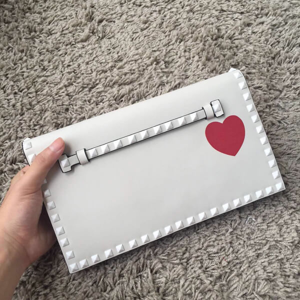 2018年春夏 ヴァレンティノ ヴァレンティノスーパーコピー White Rockstud leather clutch