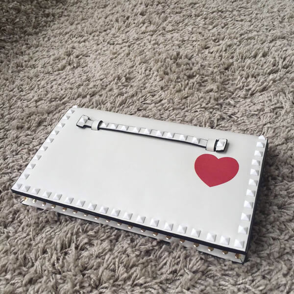 2018年春夏 ヴァレンティノ ヴァレンティノスーパーコピー White Rockstud leather clutch