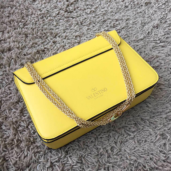 2018SS セレブ愛用者多数☆ヴァレンティノ ヴァレンティノスーパーコピー☆ Yellow LAmour Leather Shoulder Bag