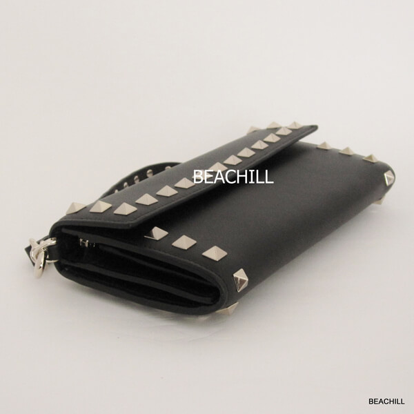 ヴァレンティノスーパーコピー ヴァレンティノ☆人気RockStud持ち手付き長財布“BLACK”LW0P0225BOL