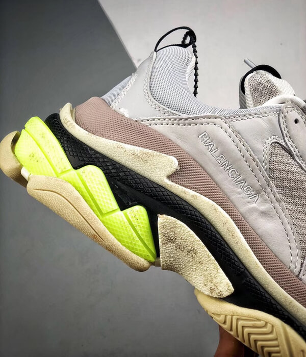 バレンシアガ Triple S スニーカー "グレー＆蛍光" 41621W09O2