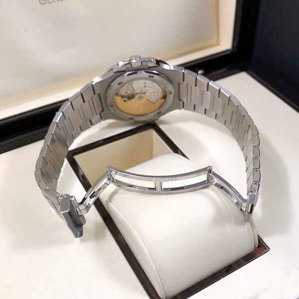 人気商品☆パテックフィリップPATEK PHILIPPEコピー ノーチラス ラージサイズ コピー 5711/1A-010メンズ 自動巻き ステンレス ブルー【スーパーコピーN級品】