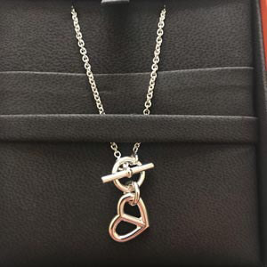 エルメス 偽物から♡Cache-Coeur Amulette Silverpendant 国内即発