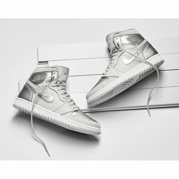 ナイキ エアージョーダン スニーカー コピー ナイキAir Jordan 1 Retro Hi Silver 25th Anniversary 2010 396009001