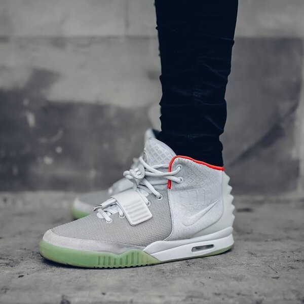 人気話題レア！ナイキ Air Yeezy 2 コピー Pure Platinum 世界が欲しがるスニーカーの王者 508214-010