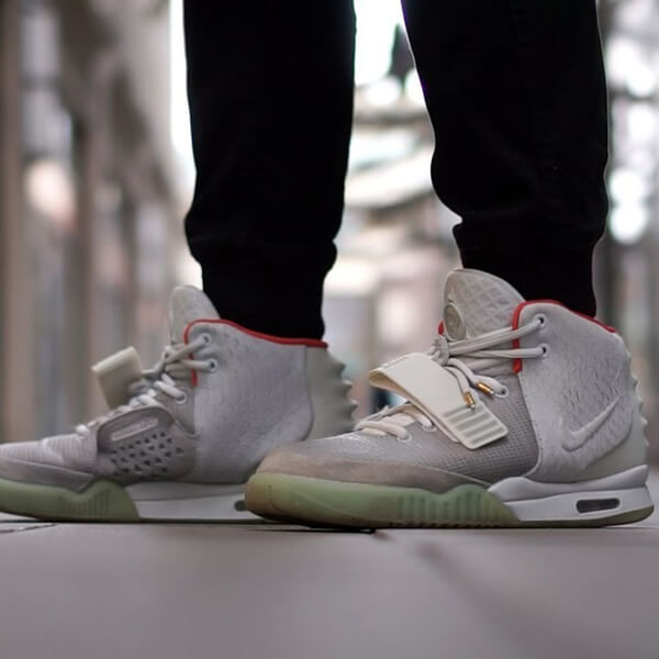 人気話題レア！ナイキ Air Yeezy 2 コピー Pure Platinum 世界が欲しがるスニーカーの王者 508214-010