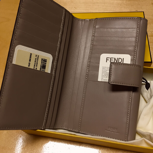 フェンディツイストロックがお洒落なピーカブーコンチネンタルWallet