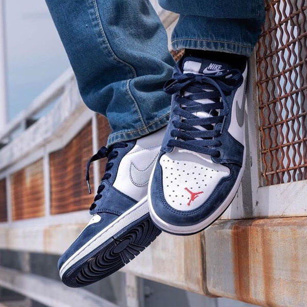 【ナイキ】Jordan 1 Low SB Midnight Navy ジョーダンミッドナイト CJ7891-400