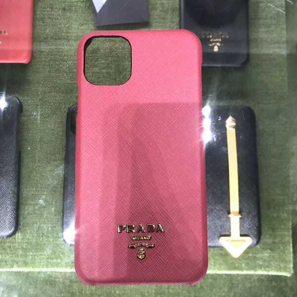 送料込【PRADA】NEW♪サフィアーノレザーiPhone11 Pro MAXケース