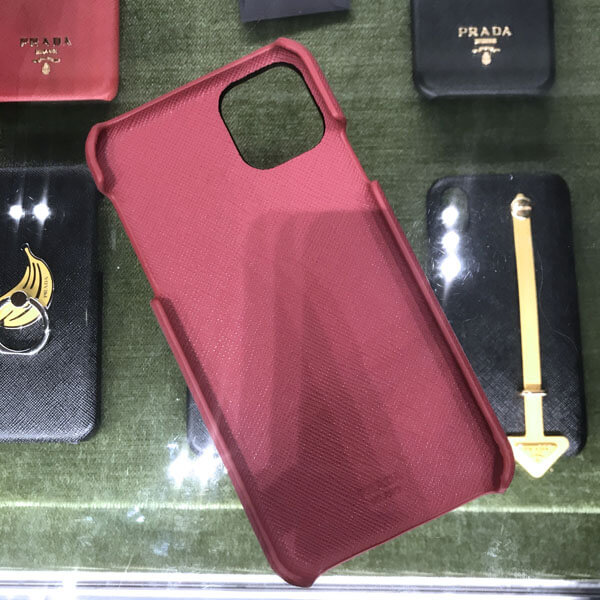 送料込【PRADA】NEW♪サフィアーノレザーiPhone11 Pro MAXケース