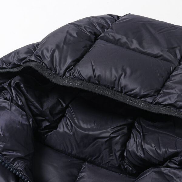 MONCLER ダウンジャケット CHARBONNEL 1A21000 C0609