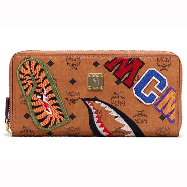 MCM x BAPE シャークジップアラウンド ウォレット コニャック偽物