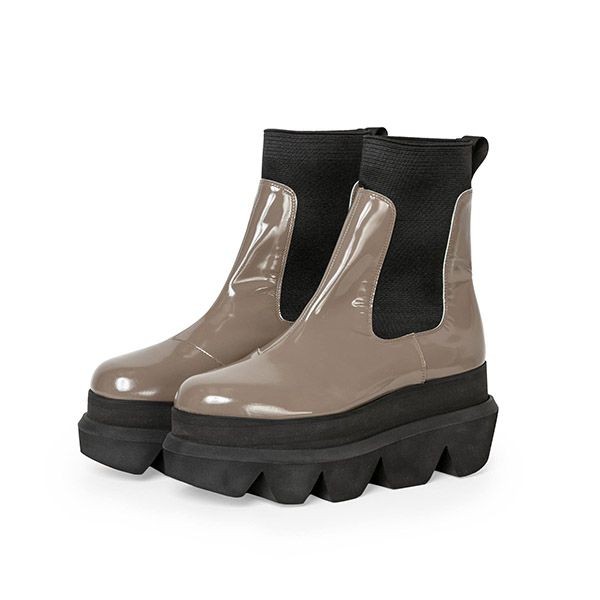 ♡足元上品に♪【sacai】Platform Boots 偽物プラットフォームブーツ21-05759選べる2色