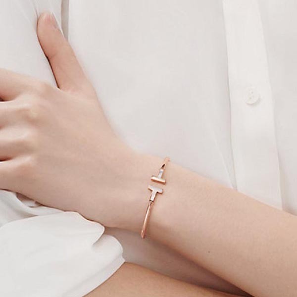 ティファニー Tブレスレット 偽物【Tiffany&Co.】大人気☆Mother-of-pearl Wire Bracelet 18K GOLD 2色