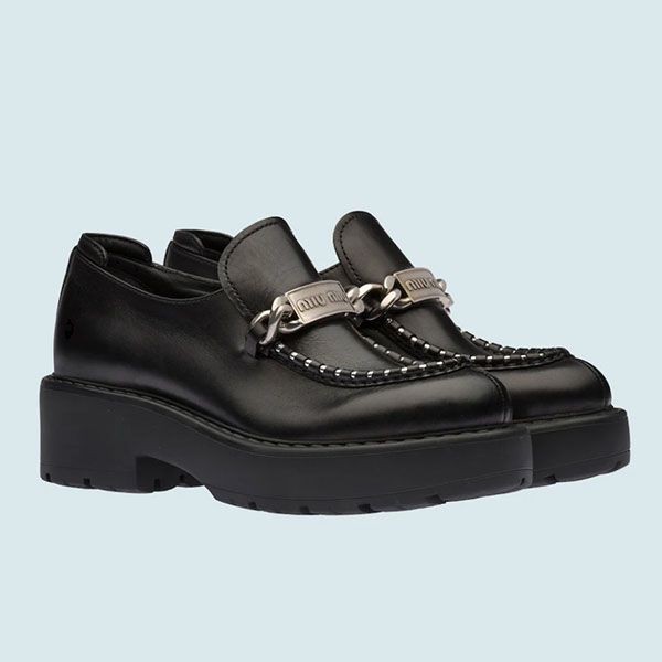 ミュウミュウ LEATHER LOAFERS☆ロゴ付レザーローファー 偽物 5D648D