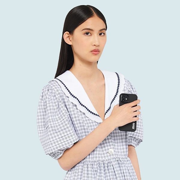 MIU MIU ラバー iPhone スマホケース 偽物 用カバー 3色 5ZH163_2CIU_F054Z