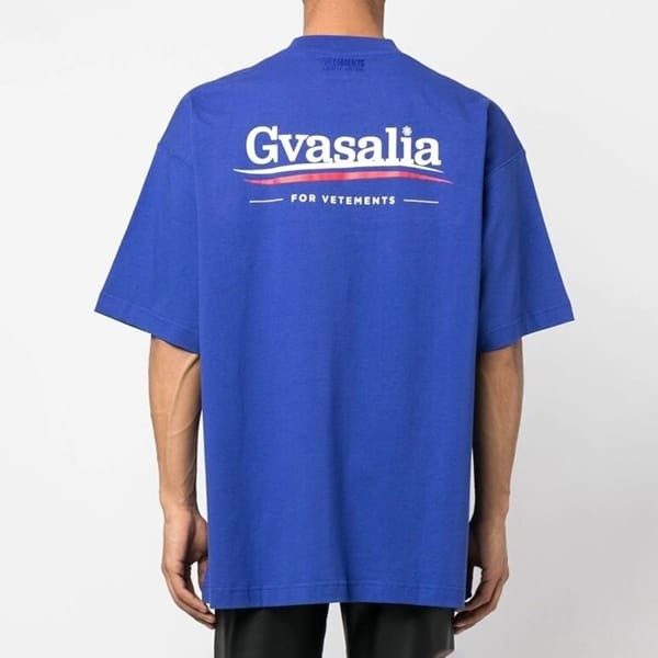 VETEMENTS コピー グラフィックロゴプリント コットンTシャツ UE63TR221NROYALBLUE