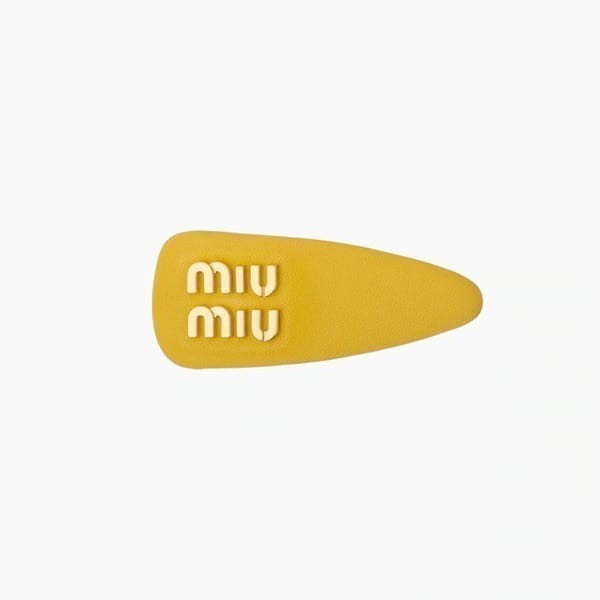 miumiu ヘアピン 偽物 パテントレザー ロゴ ヘアクリップ 全色