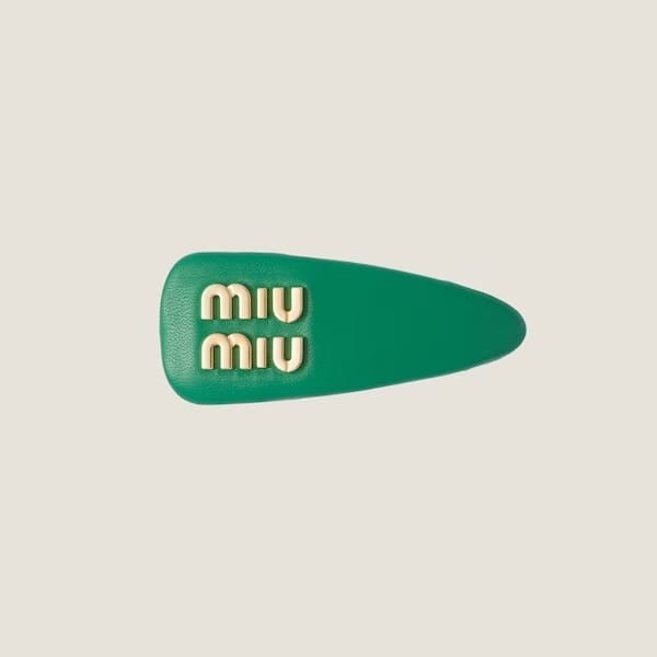 miumiu ヘアピン 偽物 パテントレザー ロゴ ヘアクリップ 全色