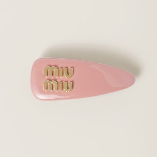 miumiu ヘアピン 偽物 パテントレザー ロゴ ヘアクリップ 全色