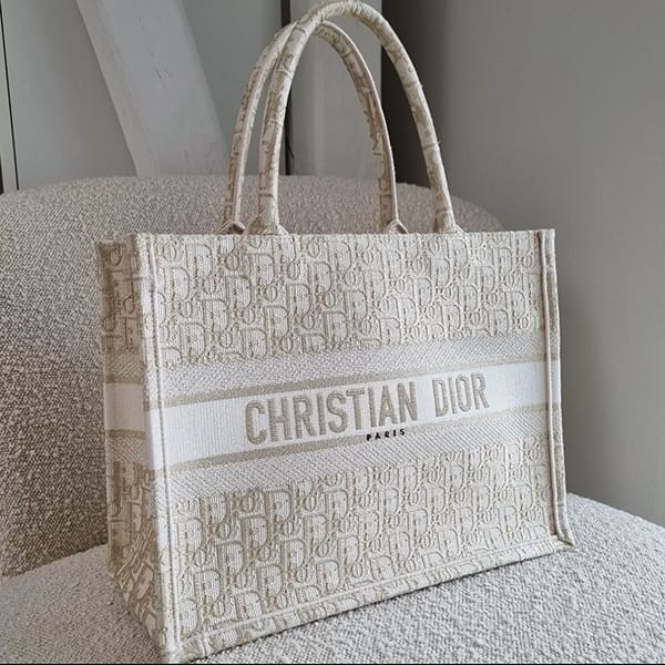 ディオール  BOOK TOTE 偽物 バッグ ミディアム M1296ZTQR_M981
