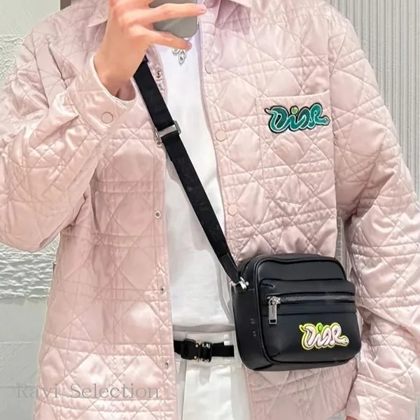 【偽物】注目コラボ【ディオール】 AND KAWS ジップ バック 偽物 ミニ 2ESWS034OYY_H958