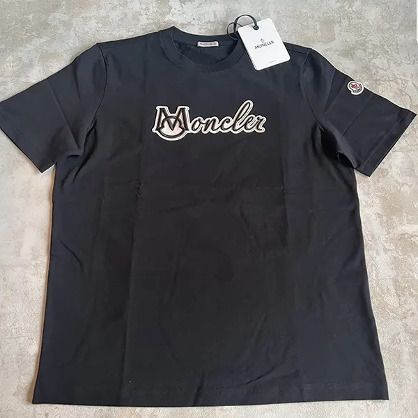モンクレール 刺繍ロゴパッチ Tシャツ 偽物 半袖 K10918C0001189AJS999