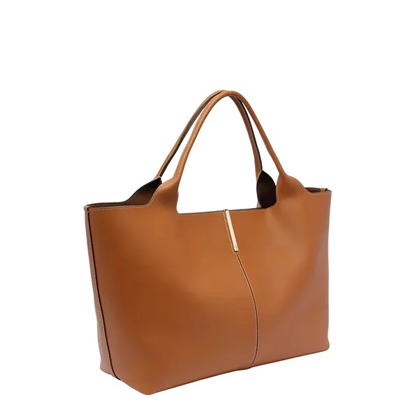 トッズ レザーショッピングバッグ 偽物 ミディアム XBWEBRA0300UBL2L83
