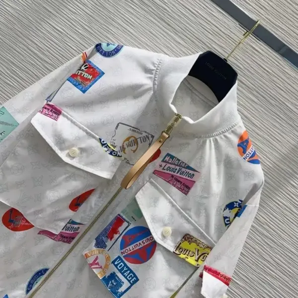 確保済み！ルイヴィトン トラベルパッチボンバージャケット 1AHGE2