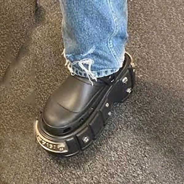 バレンシアガ クロックス 偽物【25SS】バレンシアガ Hard Crocs サンダル 厚底 ロゴ