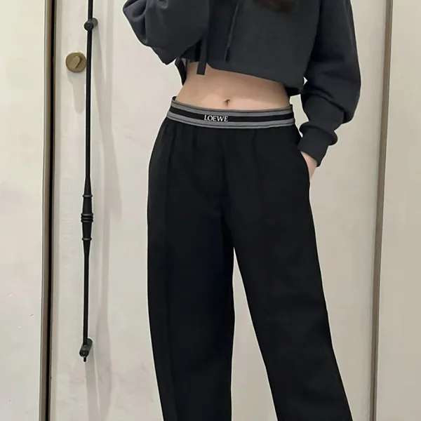 クロップドトップスのボトムスに◆ロエベ トラウザーズ パンツ 偽物 loe25583