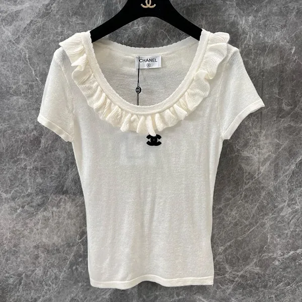 【胸元フェミニン♡オシャレに細見え】シャネル Tシャツ パロディ トップス cc255151