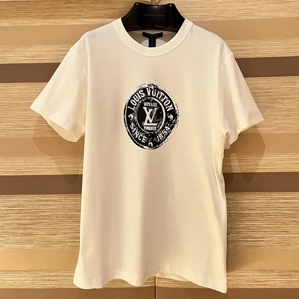 《着回し抜群！》ルイヴィトン スタンプ Tシャツ N級品 半袖 1AHIZ9