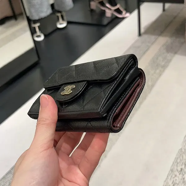大人気★即完売必至可愛らしく♪コンパクト【シャネル 偽物】三つ折り 財布 ウォレット AP0230-Y04059-C3906