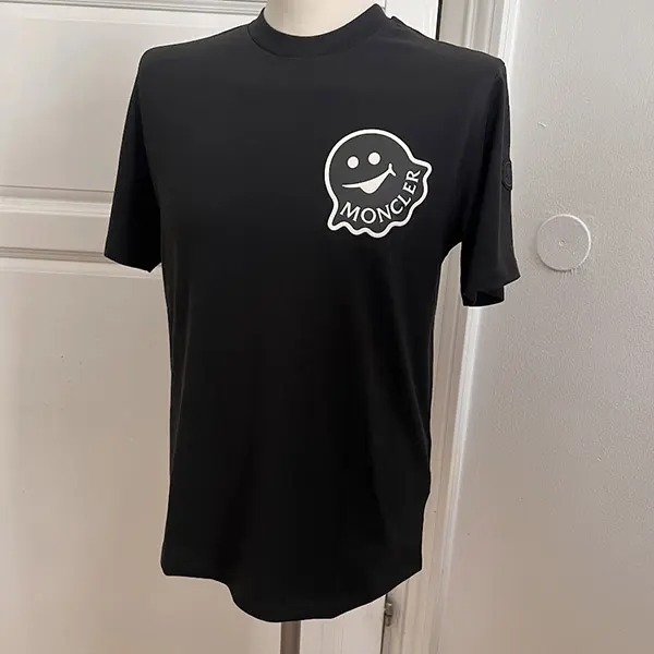 モンクレール Cartoon ロゴ Tシャツ 偽物 K10918C0001889AJS23G