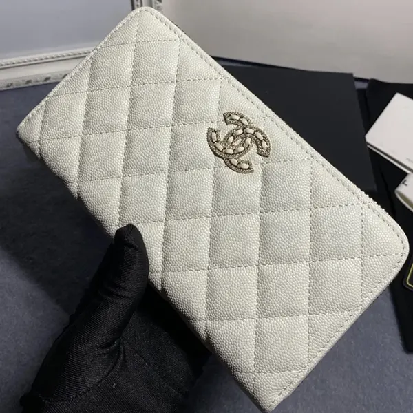 シャネル キラキラCCロゴ 長財布 偽物 AP4555-B12928-10601