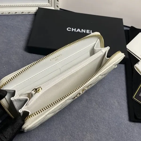 シャネル キラキラCCロゴ 長財布 偽物 AP4555-B12928-10601