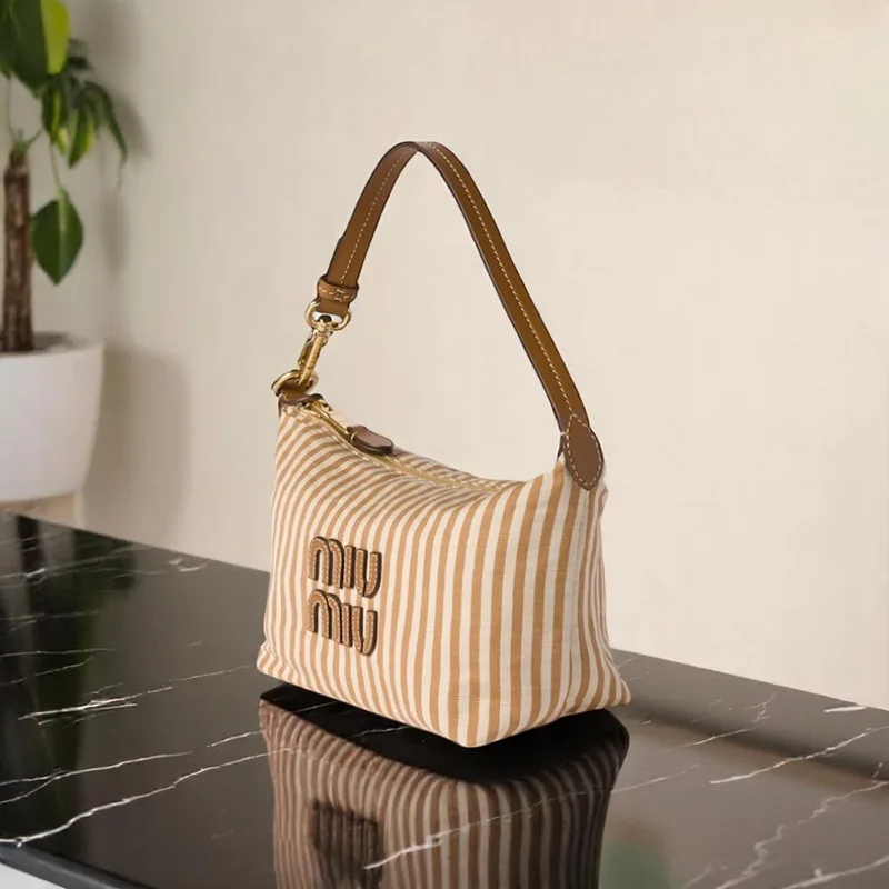 ★ミュウミュウ スーパーコピー★ロゴ入り ストライプ コットンポーチ 2色 miu0608