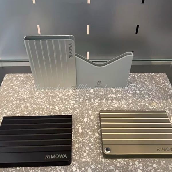 【リモワ】アルミニウム カードホルダー 偽物 名刺入れ rm25613