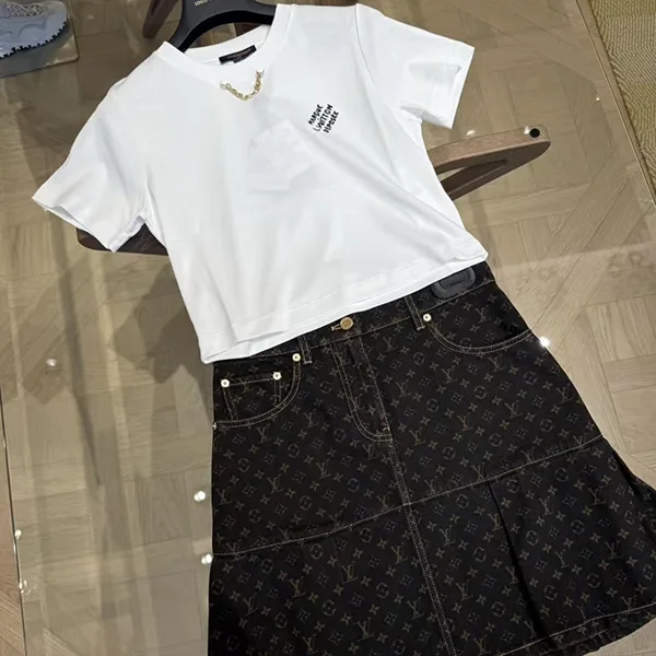 ルイヴィトン クロップトップ Tシャツ 偽物 1AHX8【コットン生地で快適♪】