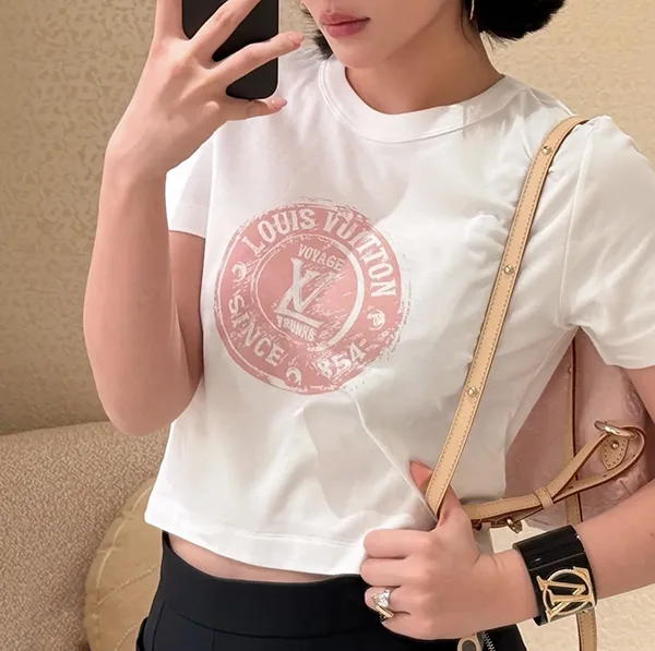 ルイヴィトン★クロップトップ 偽物 Tシャツ【幅広いコーデで活躍♪】1AHIZ