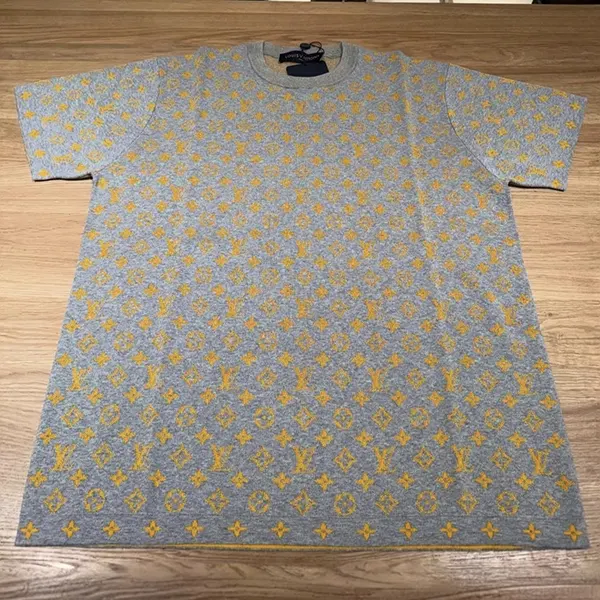 セール新作！ルイヴィトン モノグラム 半袖Tシャツ コピー 1AHVPA